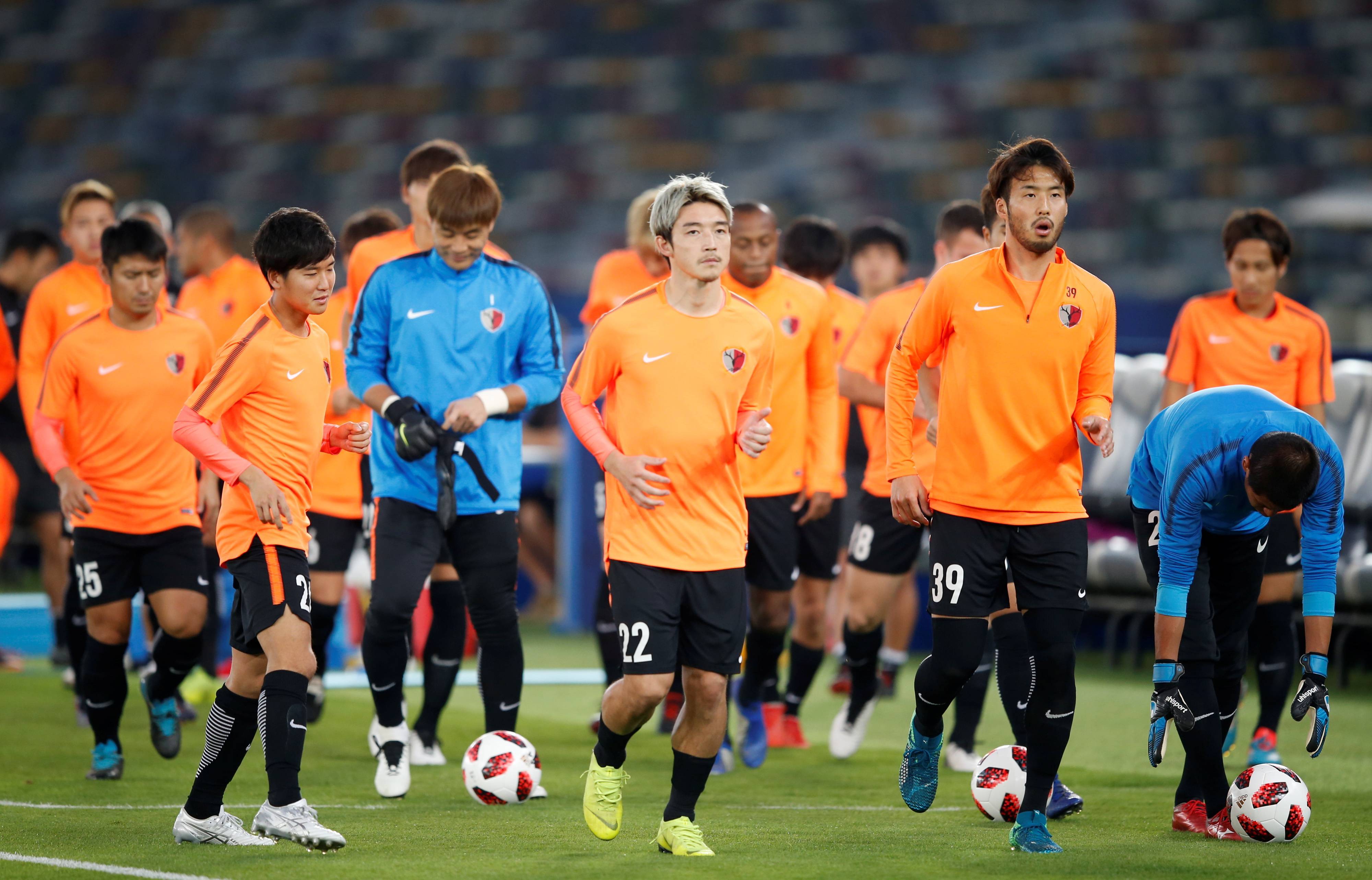 包含鹿岛鹿角核心球员体能恢复,备战阿尔希拉尔的词条 包含鹿岛鹿角核心球员体能恢复,备战阿尔希拉尔的词条