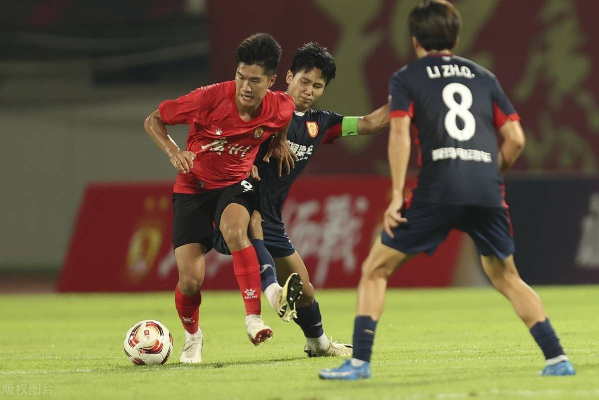 aoa体育体育官方入口-广州队在中超中打出救主，被誉为观众齐声高喊