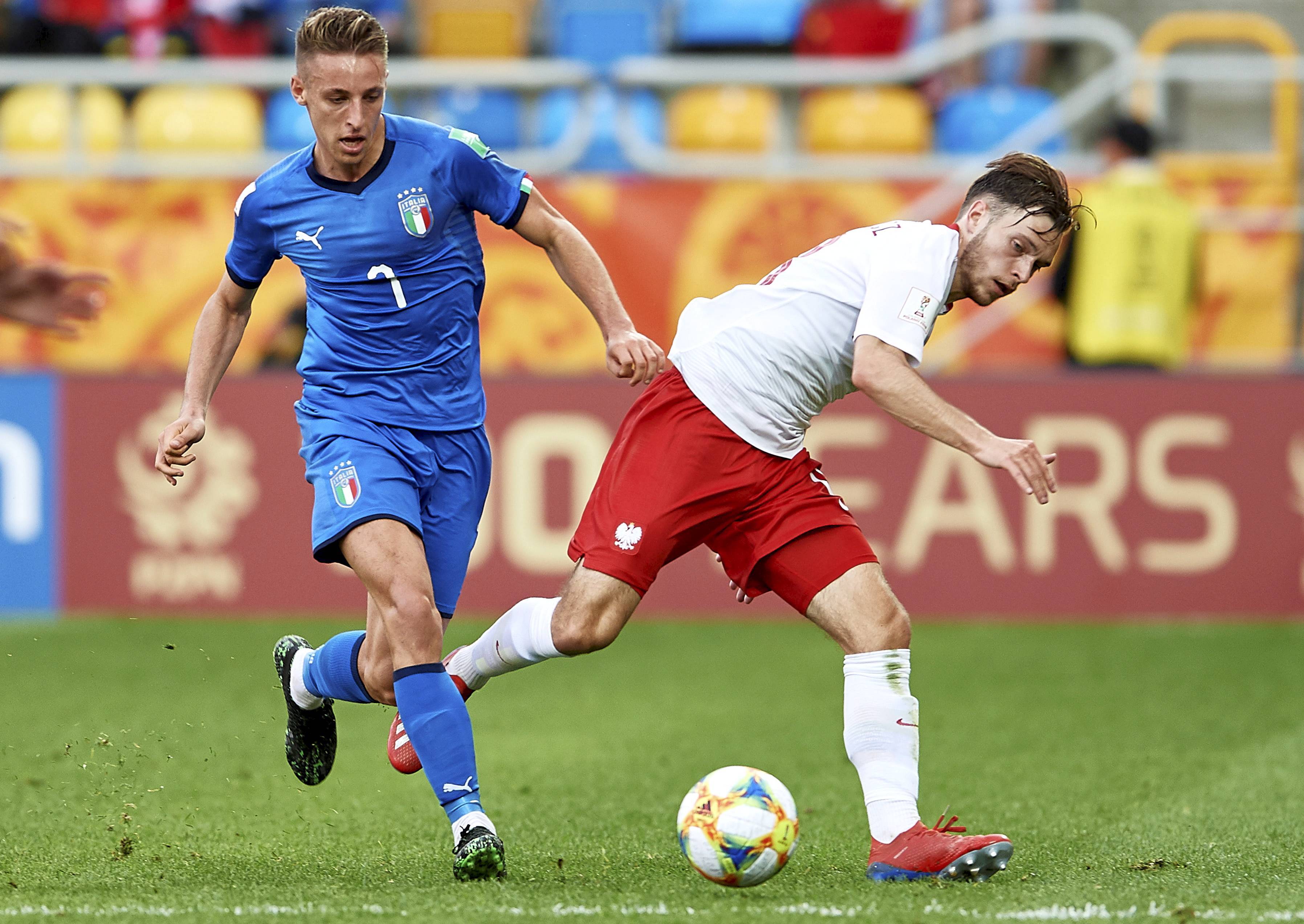 aoa体育体育亚洲官网-英格兰横扫意大利，晋级前景看涨