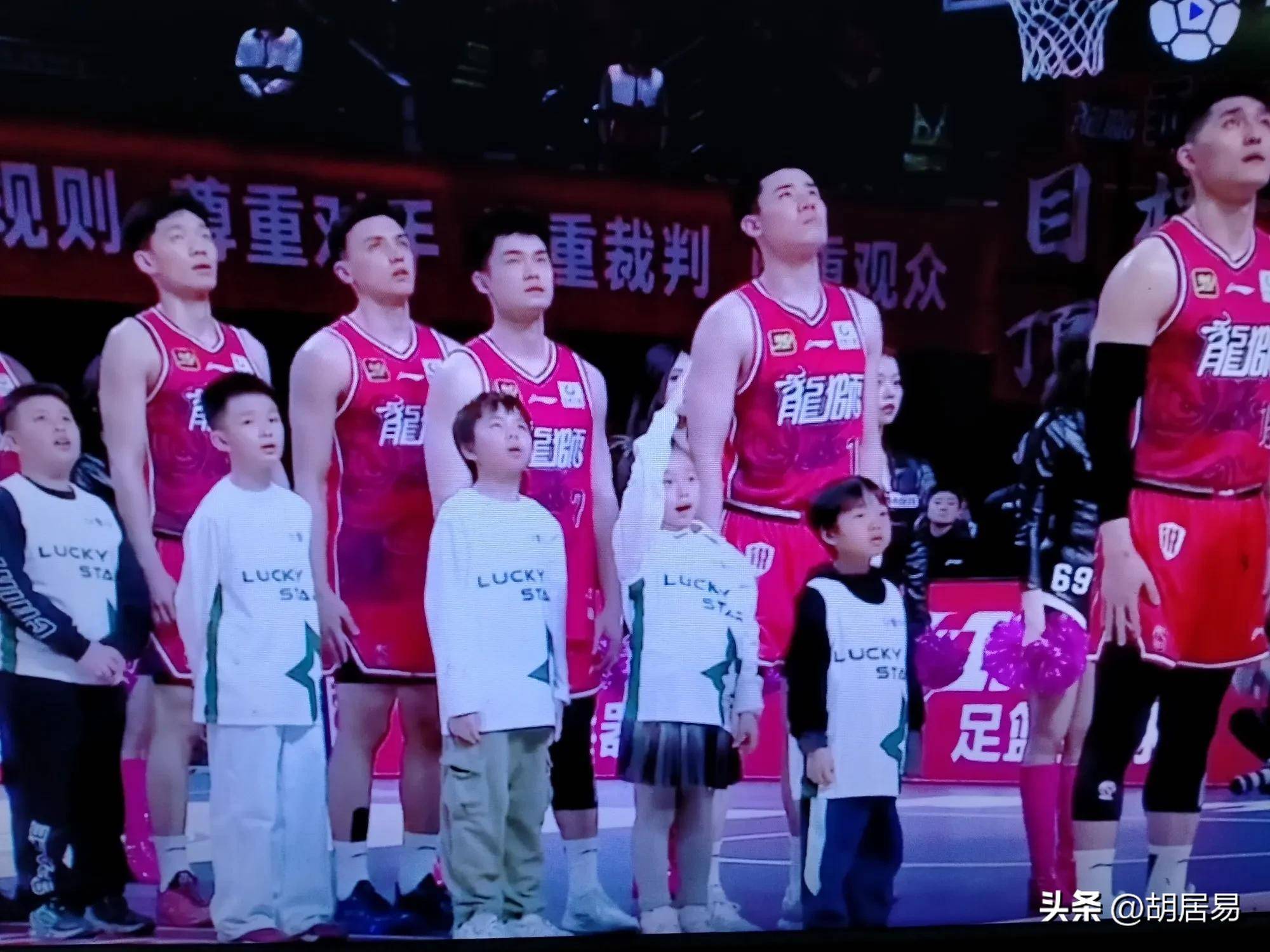 aoa体育体育app下载-广州男篮不敌浙江队，遗憾失利