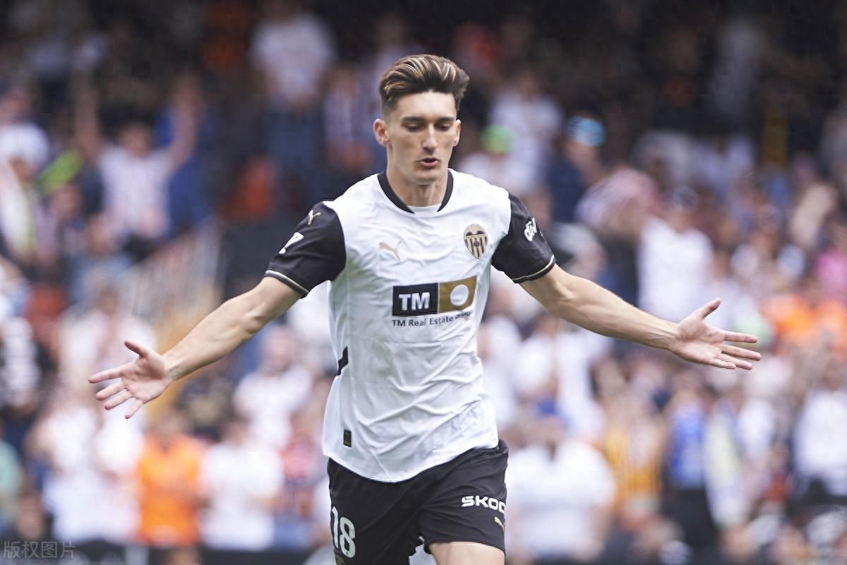 aoa体育体育网站-瓦伦西亚客场逼平对手，争取更好排名