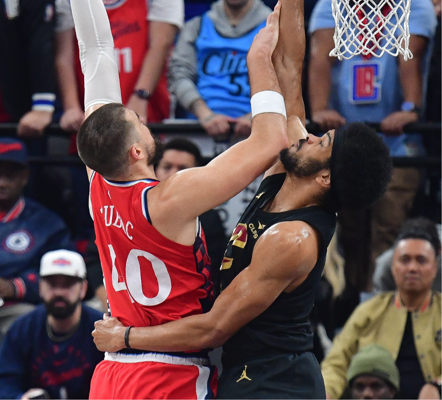 aoa体育体育网站-快船队外线火力强劲，多名球员连砍三分的简单介绍