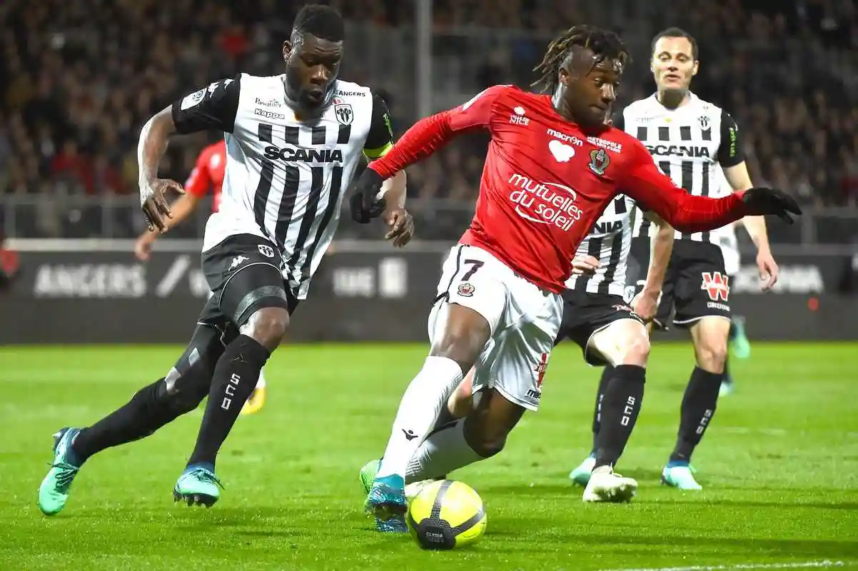 aoa体育体育网页版-包含卡昂客场取胜，法甲赛场稳步前行的词条