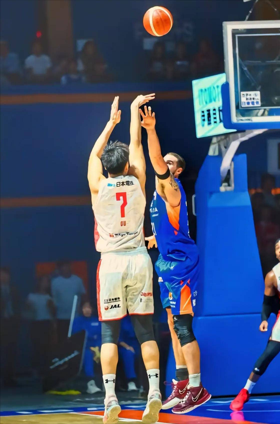 aoa体育体育链接-日本篮球甲级联赛首轮比赛圆满收官，球迷热情高涨