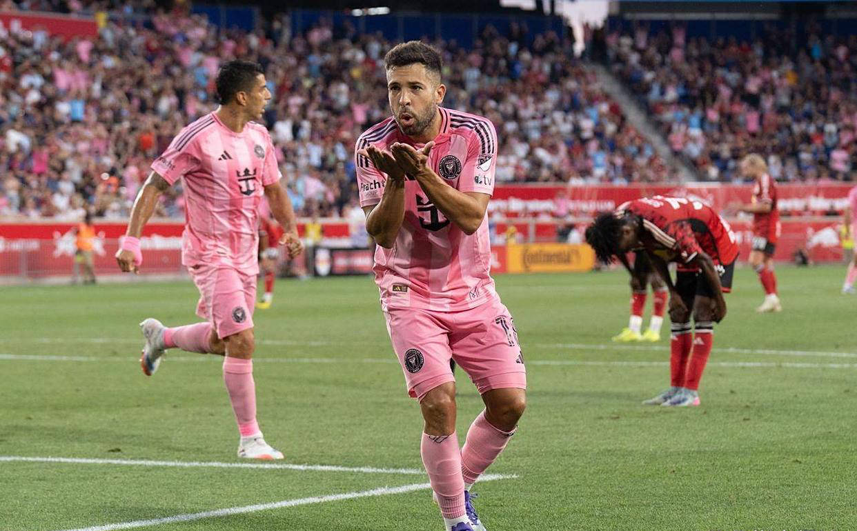 aoa体育体育app下载-足球场上的青年风采，年轻球员表现夺目的简单介绍