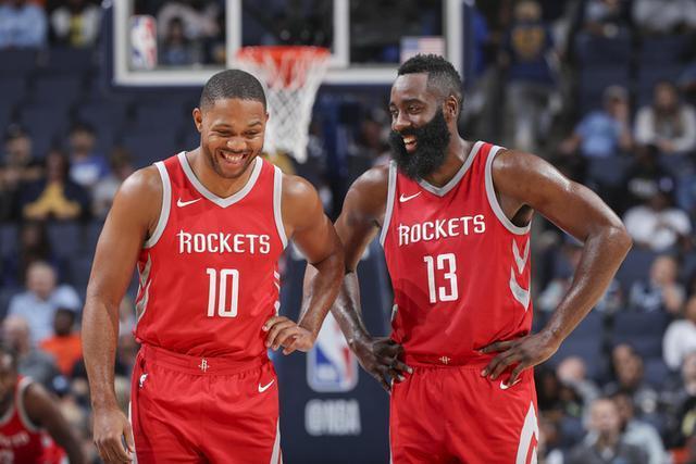 火箭队战术调整不断,寻找最佳打法 火箭队战术调整不断,寻找最佳打法