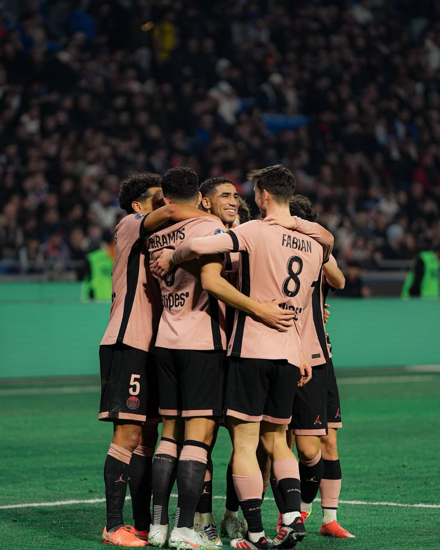 利物浦客场大破对手,压倒性胜利 利物浦客场大破对手,压倒性胜利