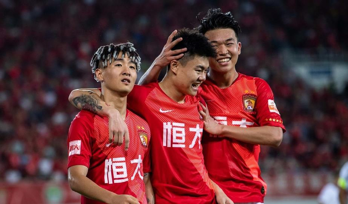 广州恒大客场对阵河北华夏幸福,争夺胜利 广州恒大客场对阵河北华夏幸福,争夺胜利