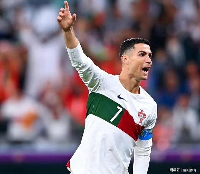 C罗确认入选葡萄牙国家队备战世界杯预选赛 C罗确认入选葡萄牙国家队备战世界杯预选赛