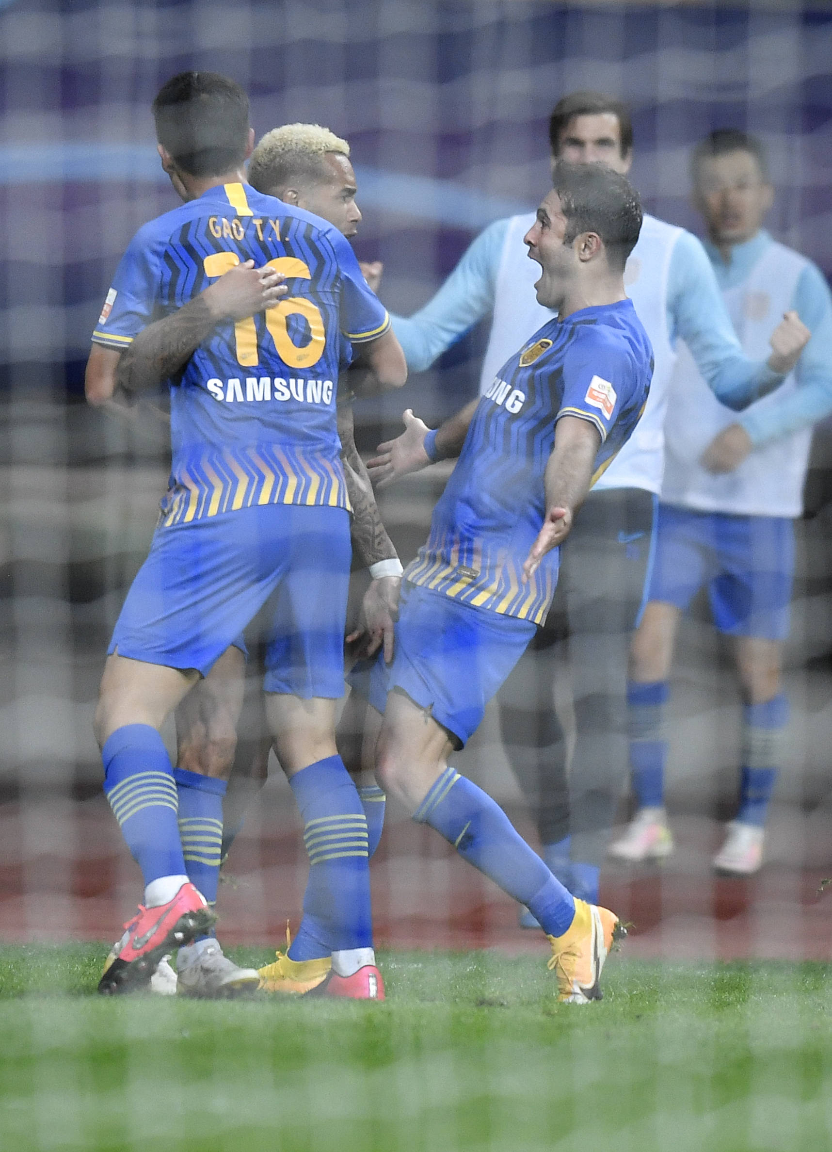 包含江苏苏宁主场战胜大连一方,积分超越上港的词条 包含江苏苏宁主场战胜大连一方,积分超越上港的词条