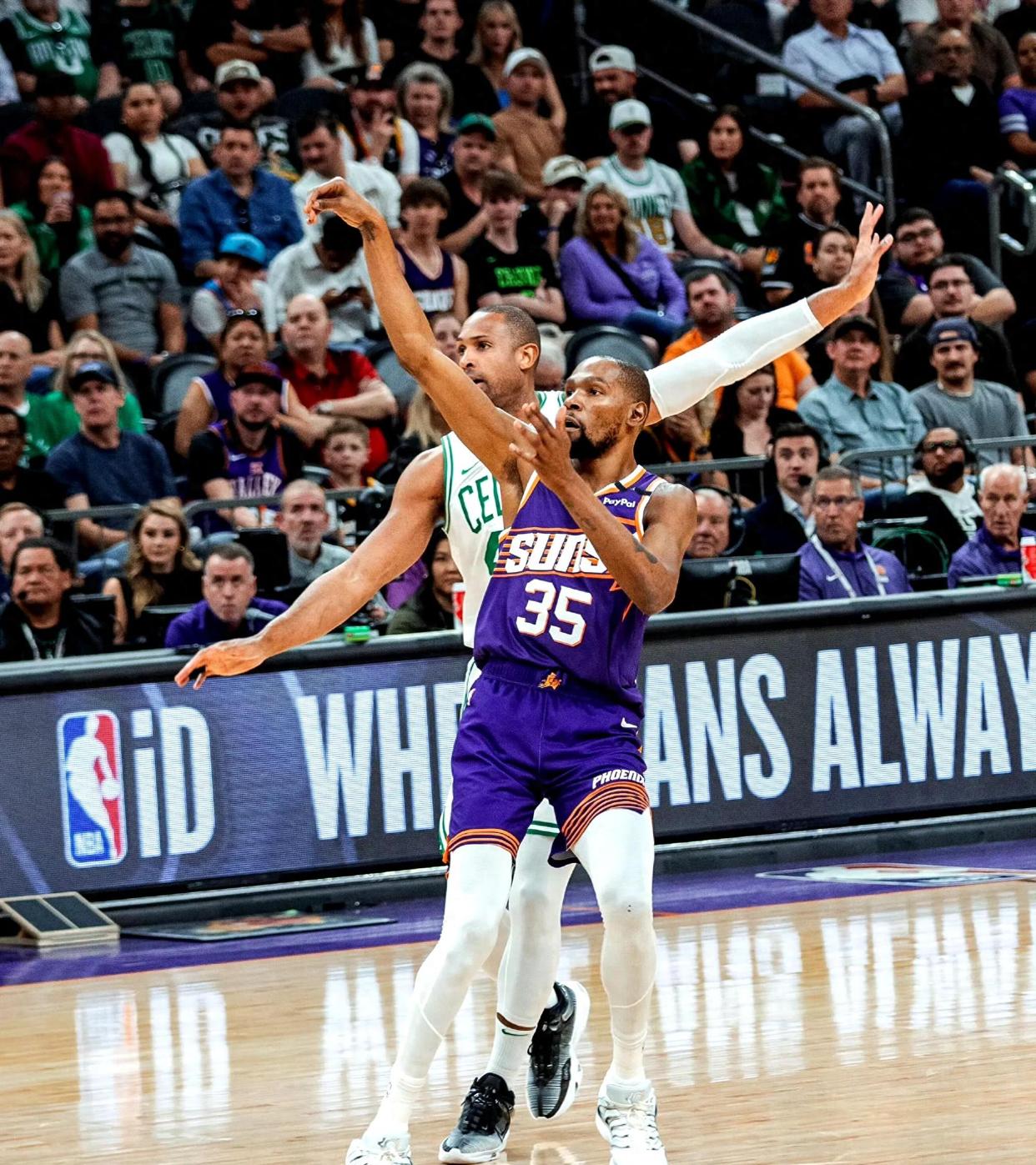 雄鹿主场大胜凯尔特人,实现反超 雄鹿主场大胜凯尔特人,实现反超