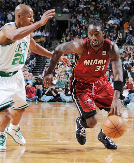 包含人反击惊险战胜热火,实力过人的词条 包含人反击惊险战胜热火,实力过人的词条