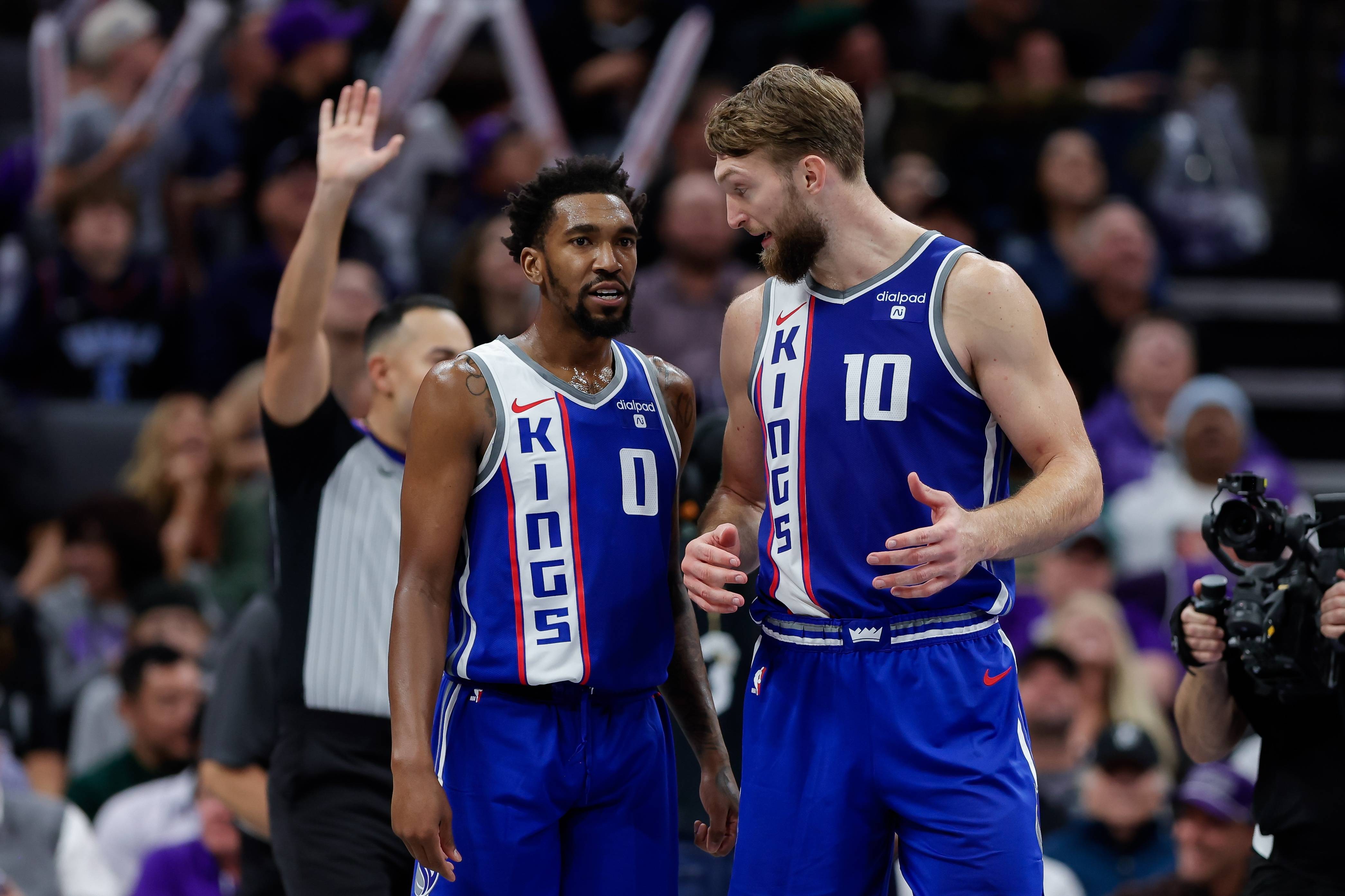 老鹰主场逆转国王,取得胜利 老鹰主场逆转国王,取得胜利