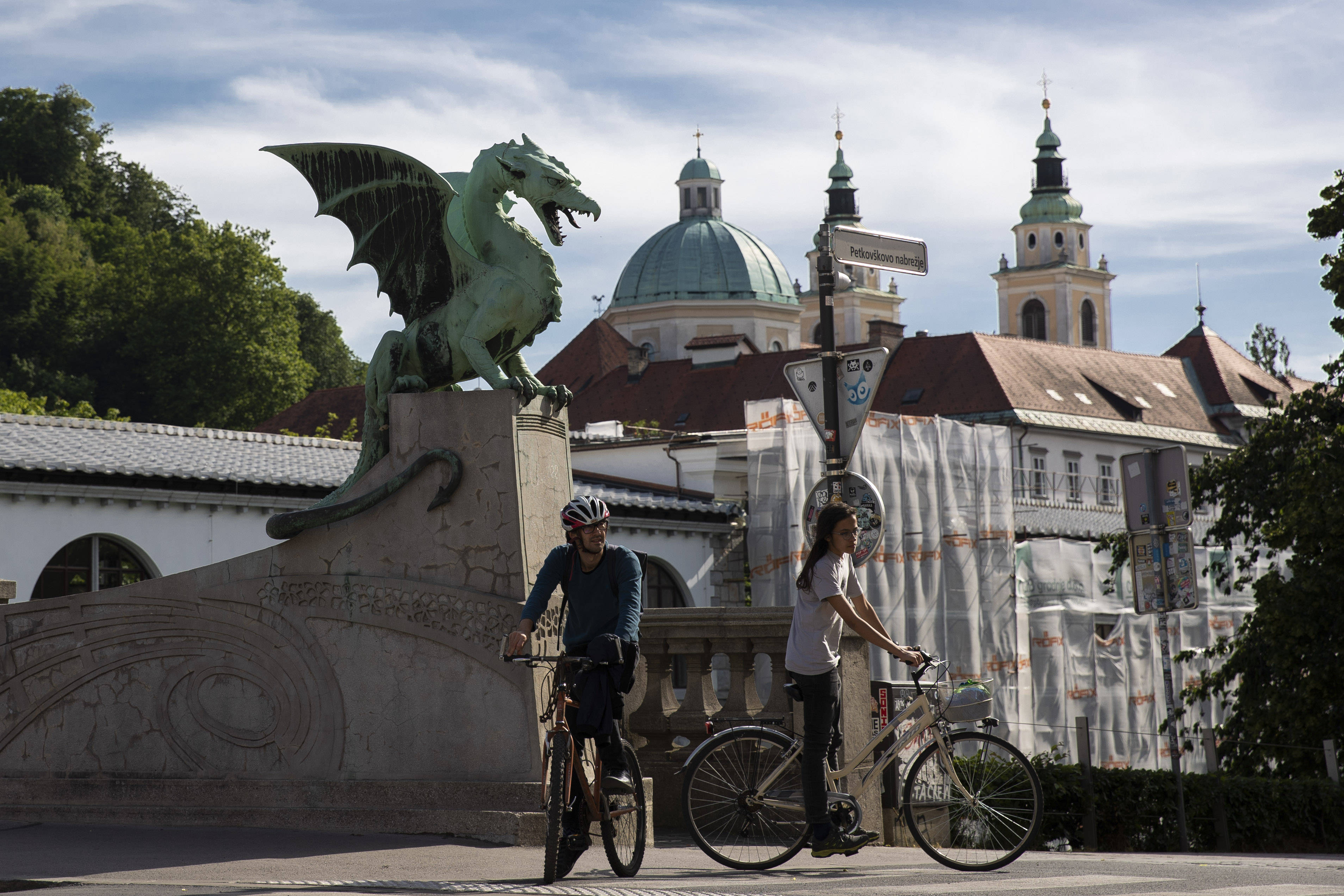 aoa体育体育入口-包含斯洛文尼亚队遭遇败局，陷入困境的词条
