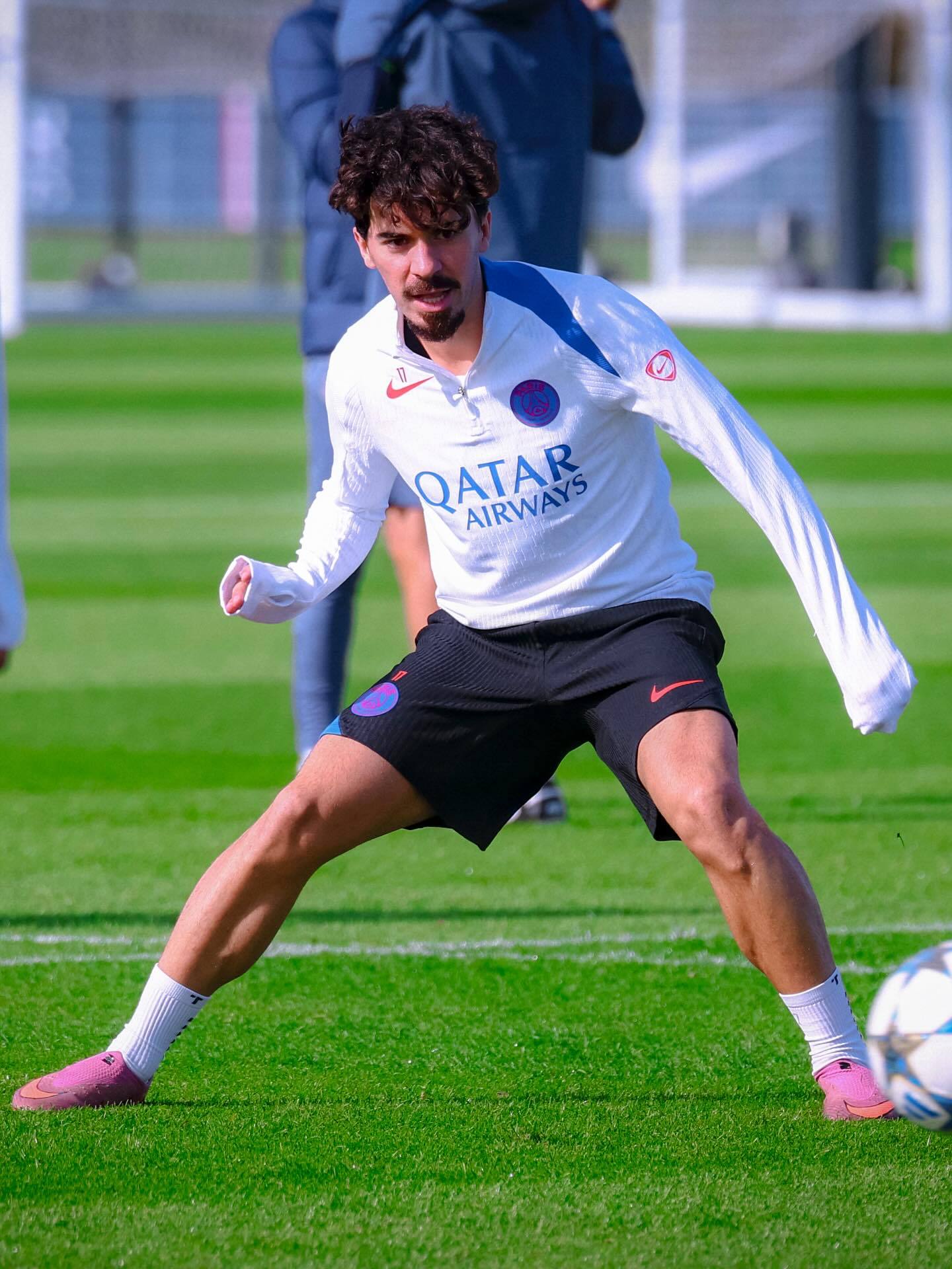 巴黎圣日耳曼新援表现抢眼，球迷期待更多亮点的简单介绍