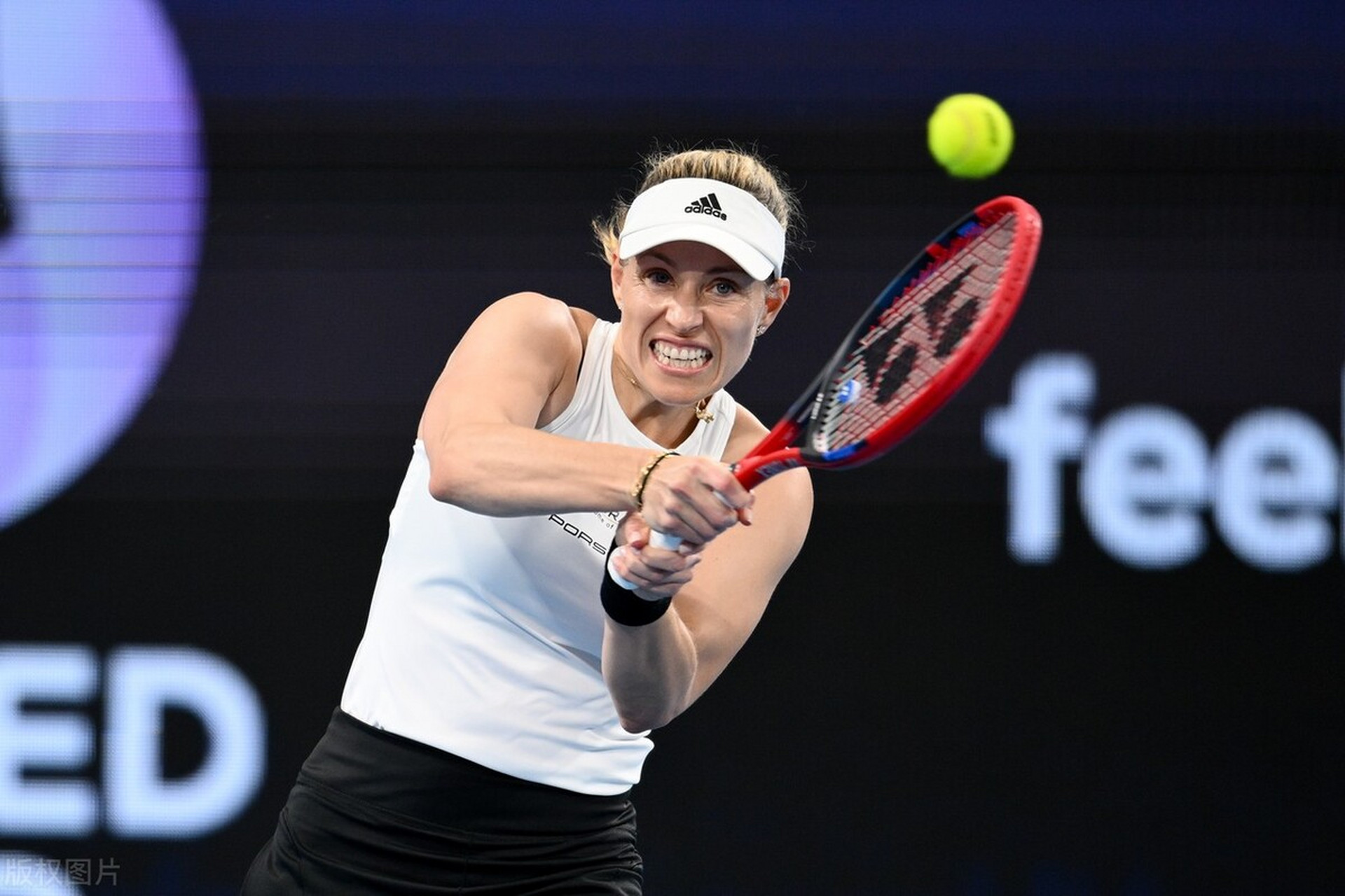 aoa体育体育app-波兰队成功晋级，展现强大实力的简单介绍