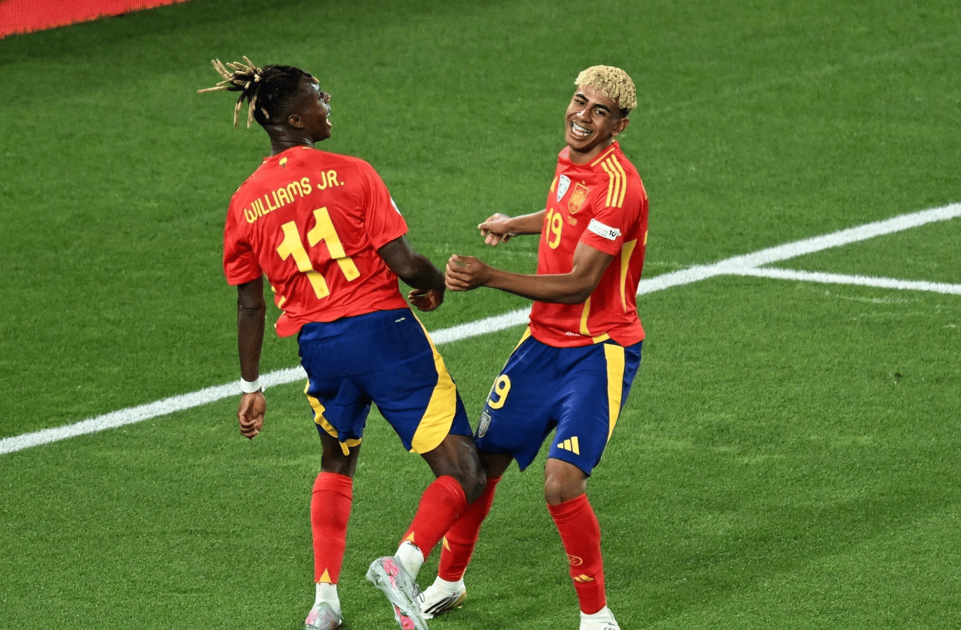 西班牙队后防失误频频，欧国联出局