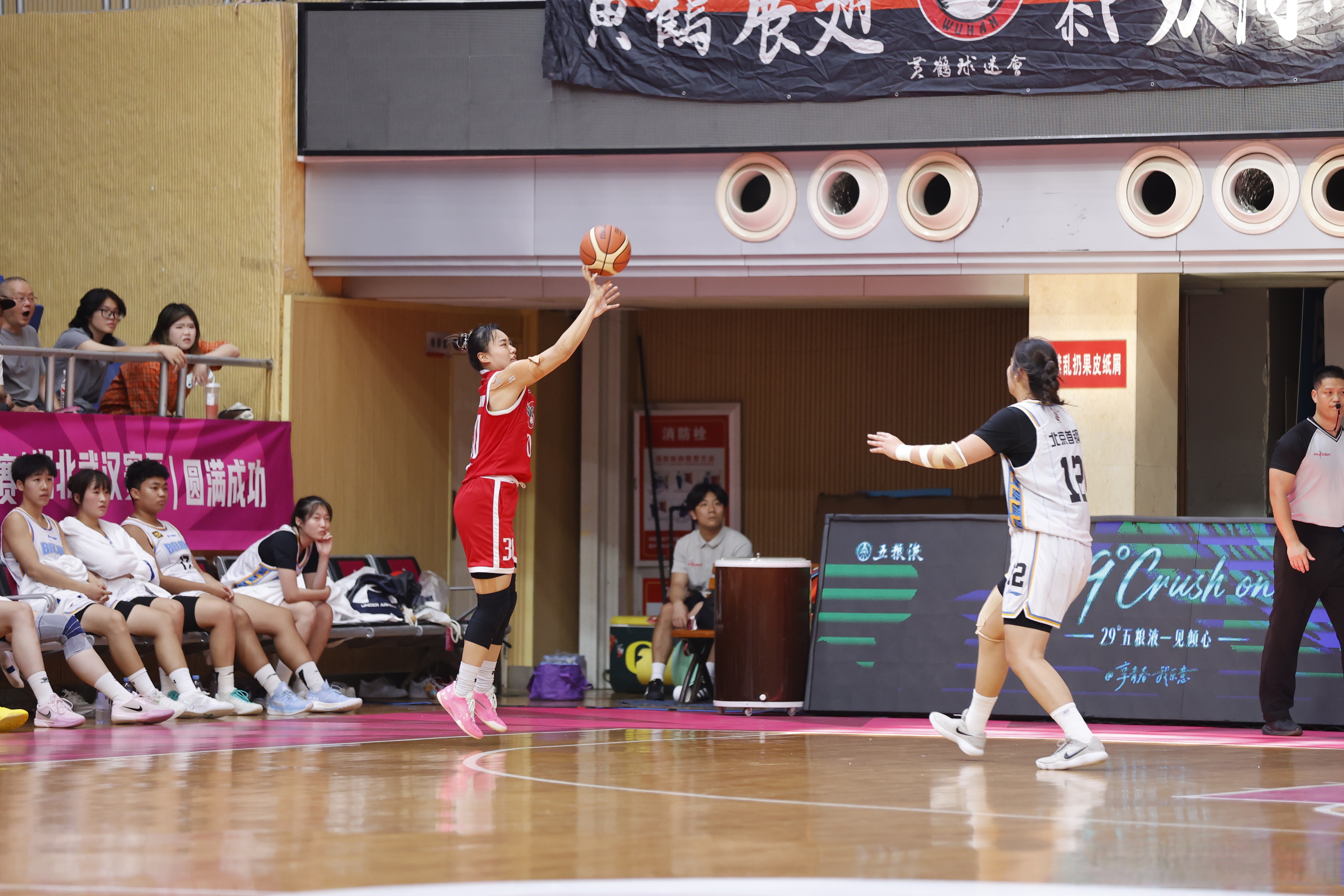 aoa体育体育官网-亚洲篮球锦标赛即将开战，各国备战展开