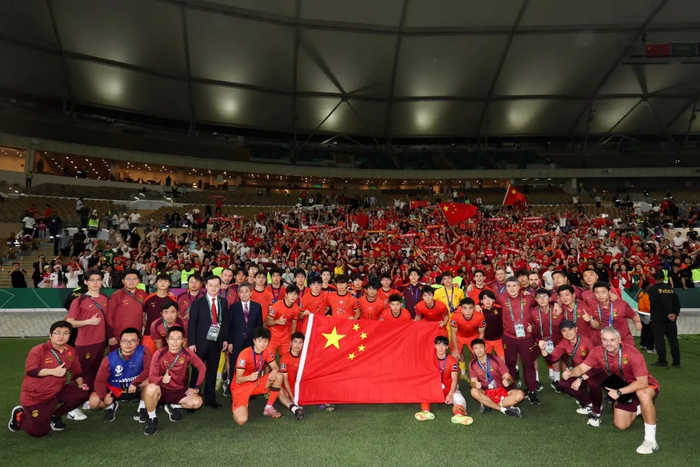 亚洲杯篮球赛收官，冠军队伍庆祝欢乐胜利的简单介绍